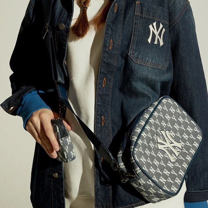 Đặc điểm nổi bật của Túi MLB Jacquard Monogram Cross Bag New York Yankees màu xanh Navy